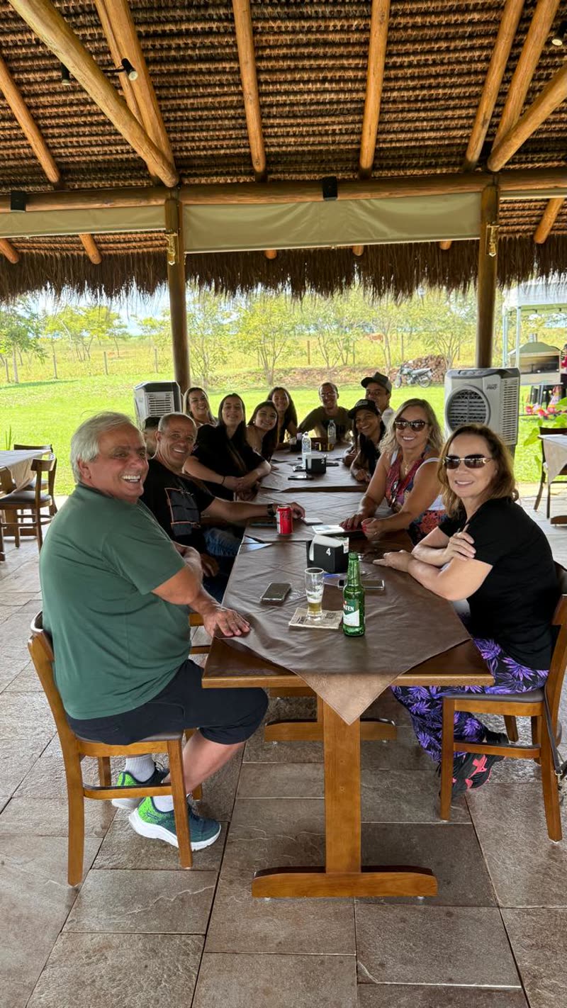 Família reunida no restaurante do rancho
